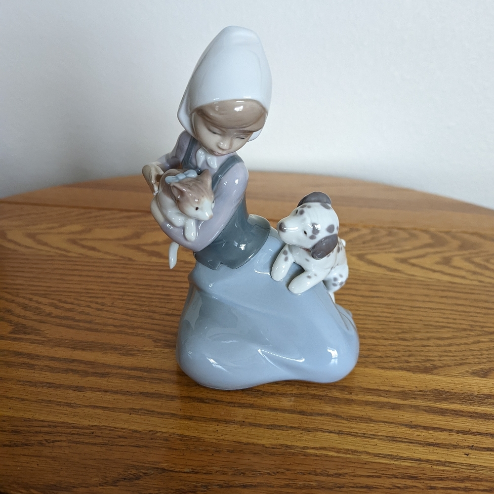 Llardo Dog & Cat Little Friskiest # 5032